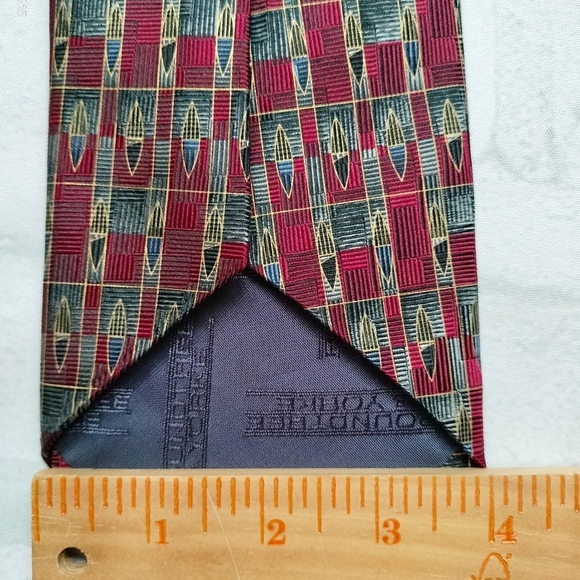 Roundtree and Yorke Necktie Tie  Silk Red Multicolored Geometric Jacquard USA - Picture 8 of 11